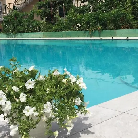 Eco-friendly Estate I Примоштен